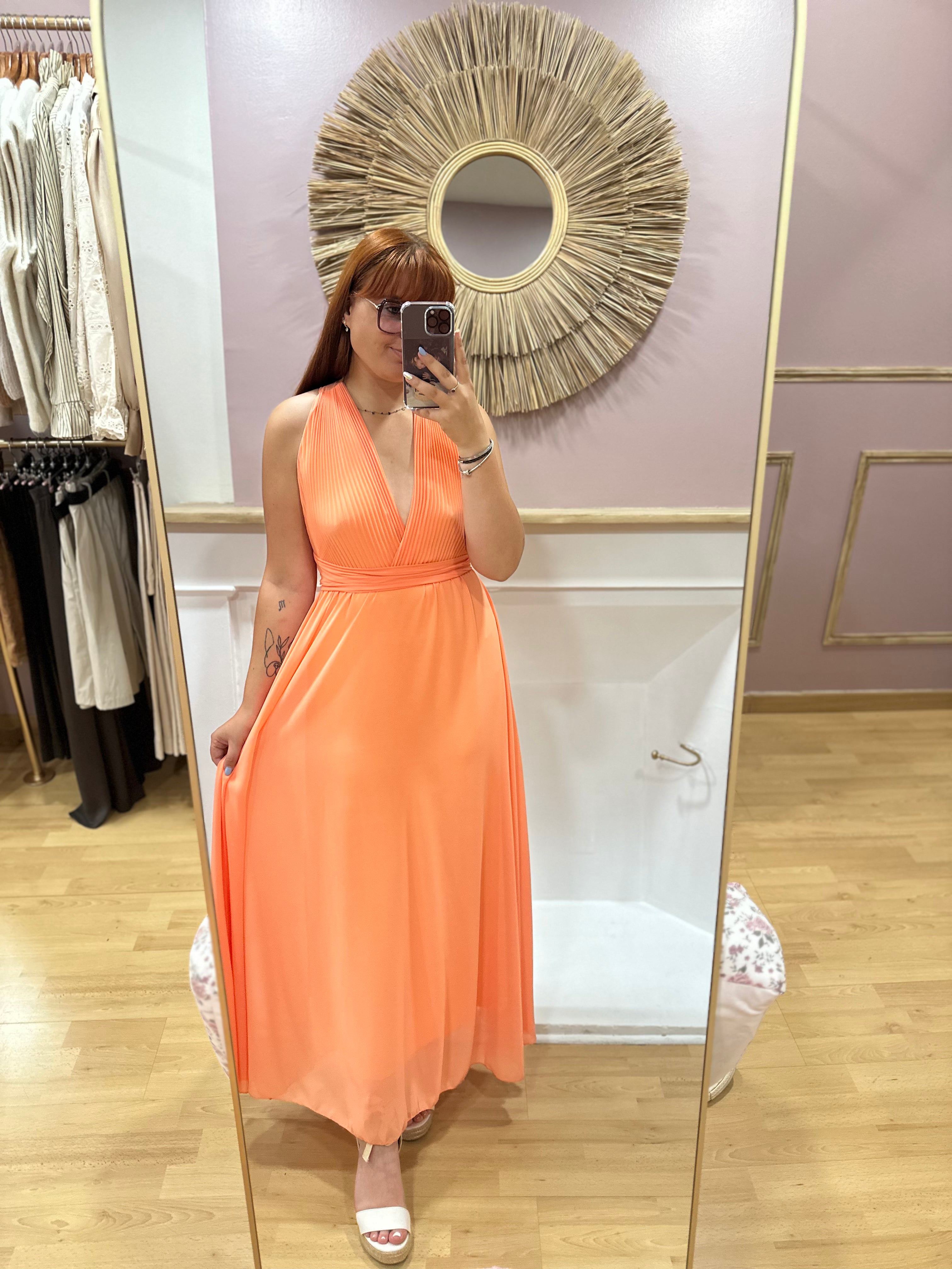 Robe longue orange pêche femme dos nu multiposition avec haut plissé – Kaia Made in Italy – Miss Caprice