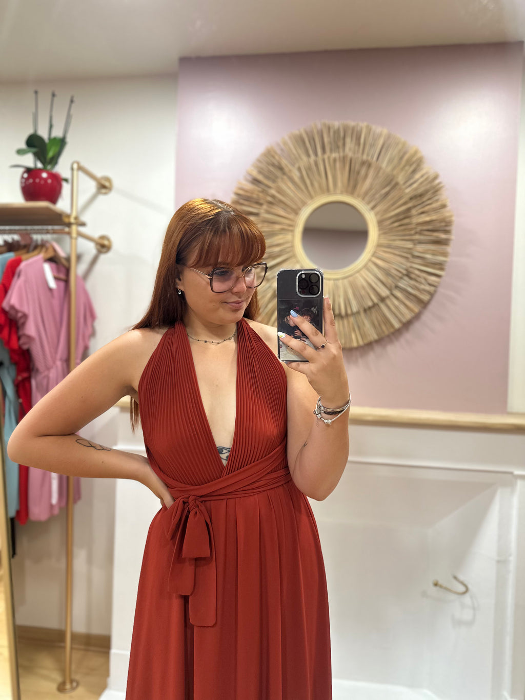 Robe longue terracotta femme dos nu multiposition avec haut plissé – Kaia Made in Italy – Miss Caprice