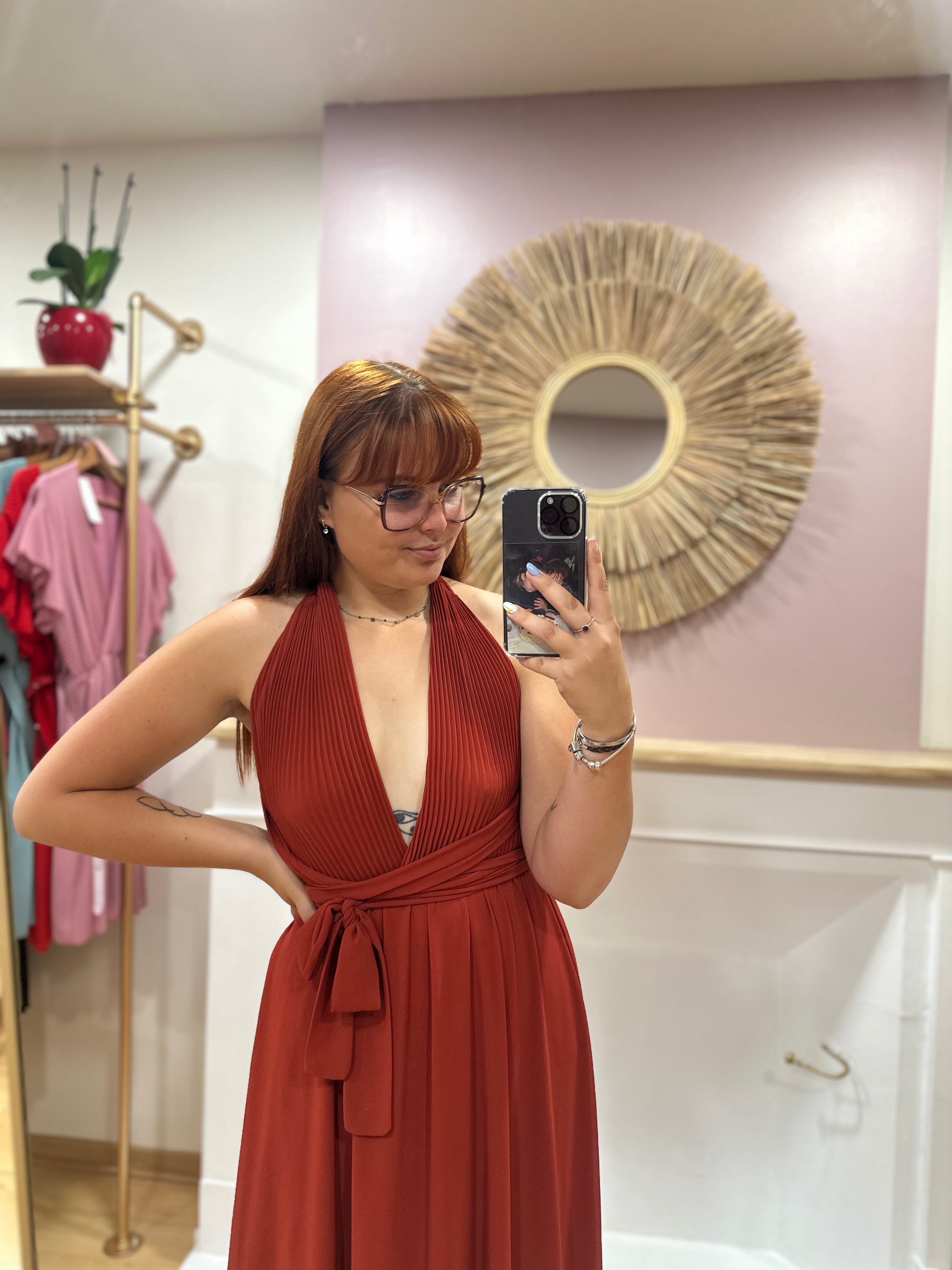 Robe longue terracotta femme dos nu multiposition avec haut plissé – Kaia Made in Italy – Miss Caprice