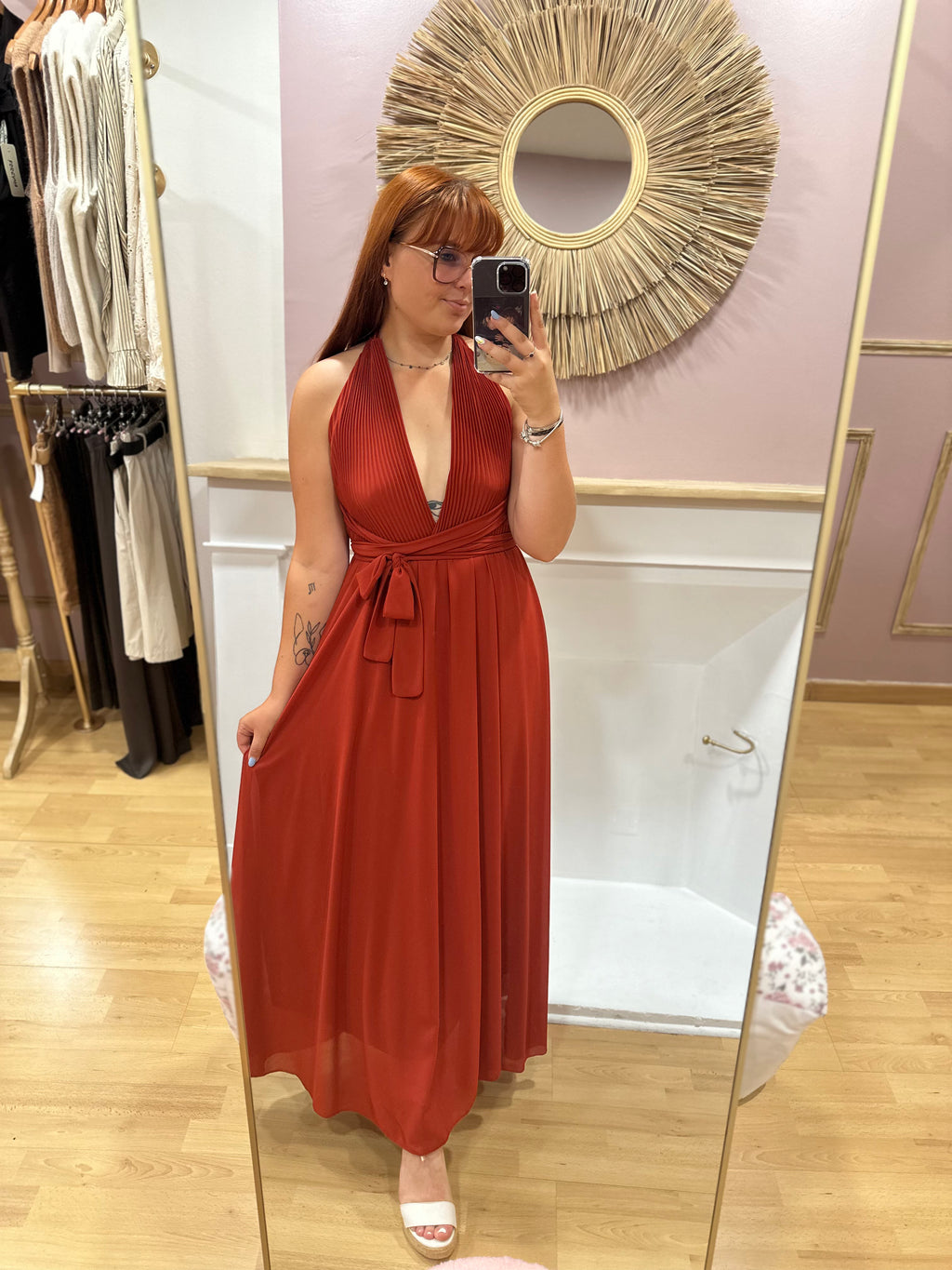 Robe longue terracotta femme dos nu multiposition avec haut plissé – Kaia Made in Italy – Miss Caprice