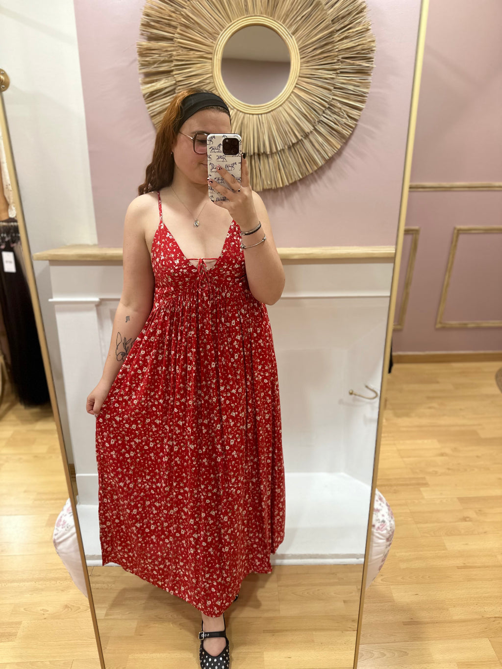 Robe longue rouge fleurie dos nu femme – Bretelles fines – In April 1986 – Miss Caprice