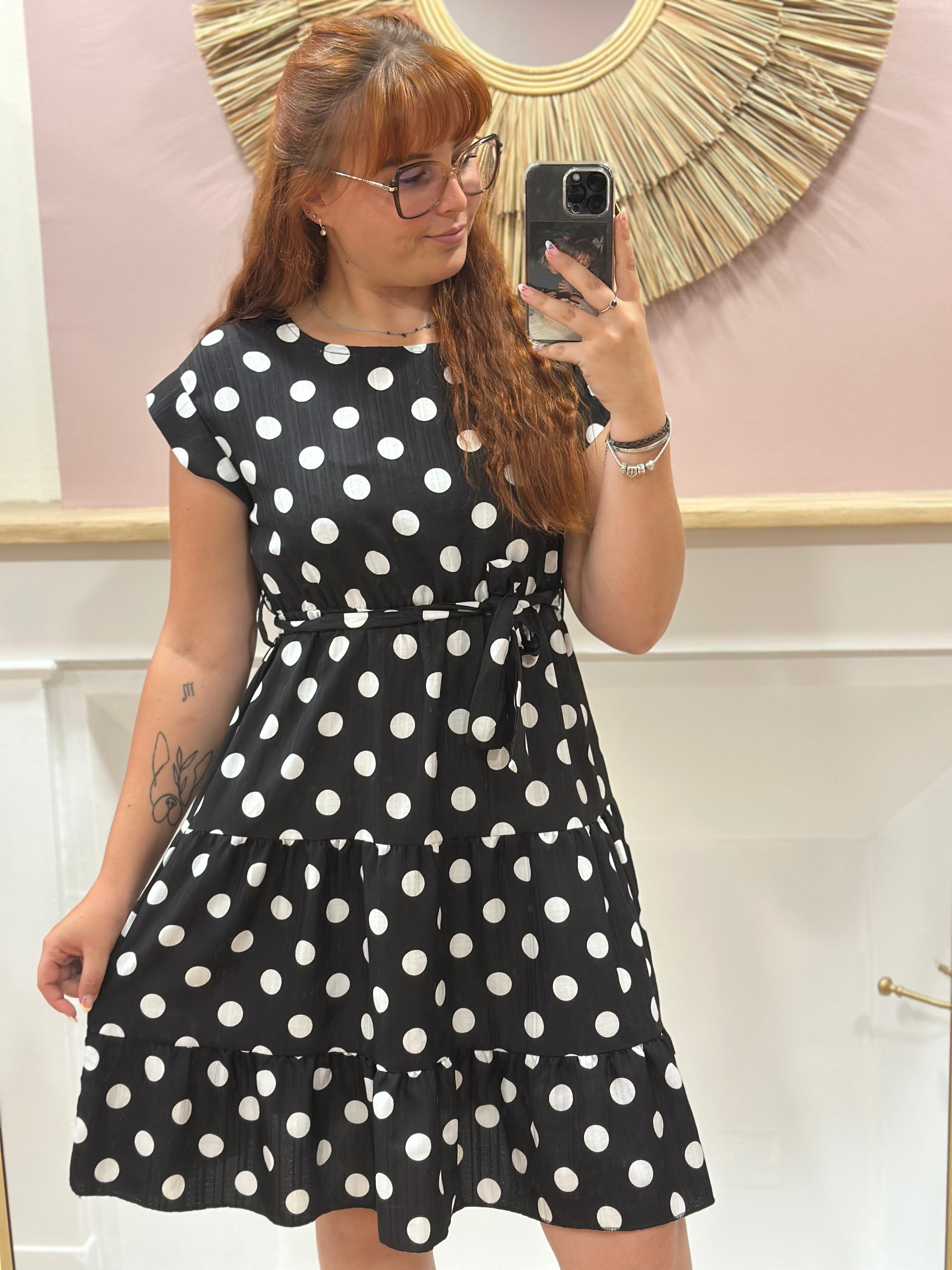 Robe mi-longue noire femme à pois blancs avec taille élastiquée et ceinture – Rosydays Made in Italy – Miss Caprice