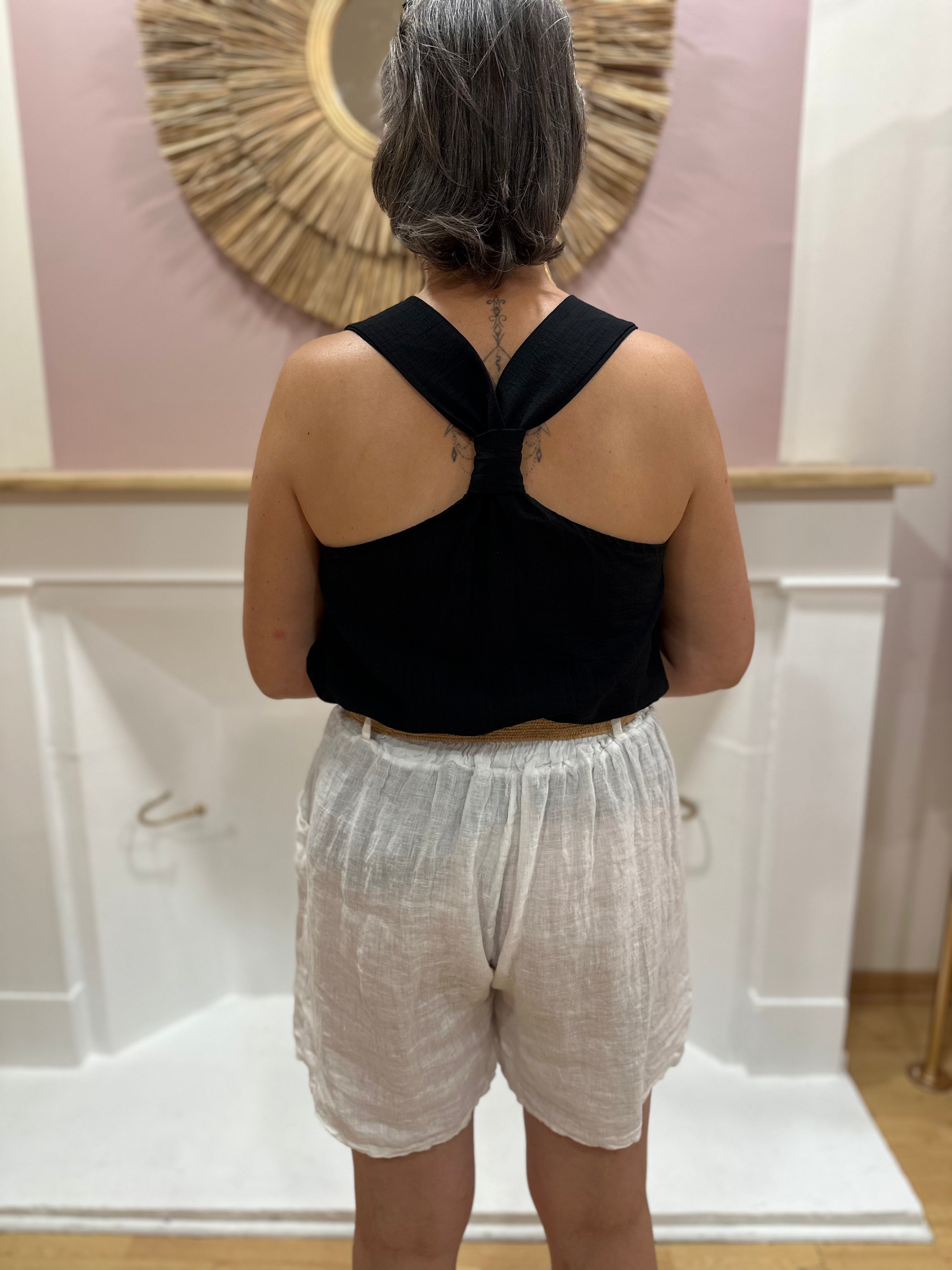 Short en lin blanc femme avec ceinture élastiquée et poches – Maëlys Paris Made in Italy – Miss Caprice