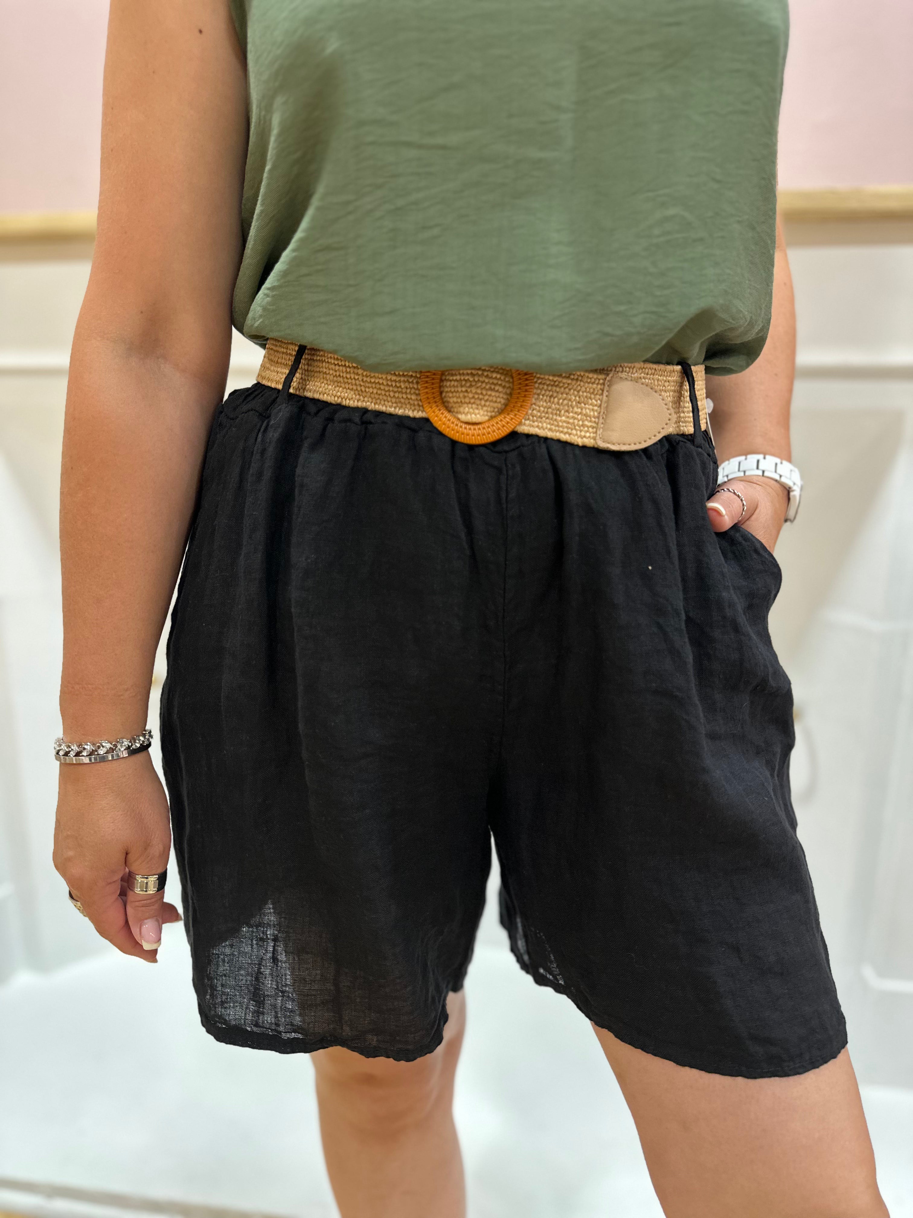 Short en lin noir femme avec ceinture élastiquée et poches – Maëlys Paris Made in Italy – Miss Caprice