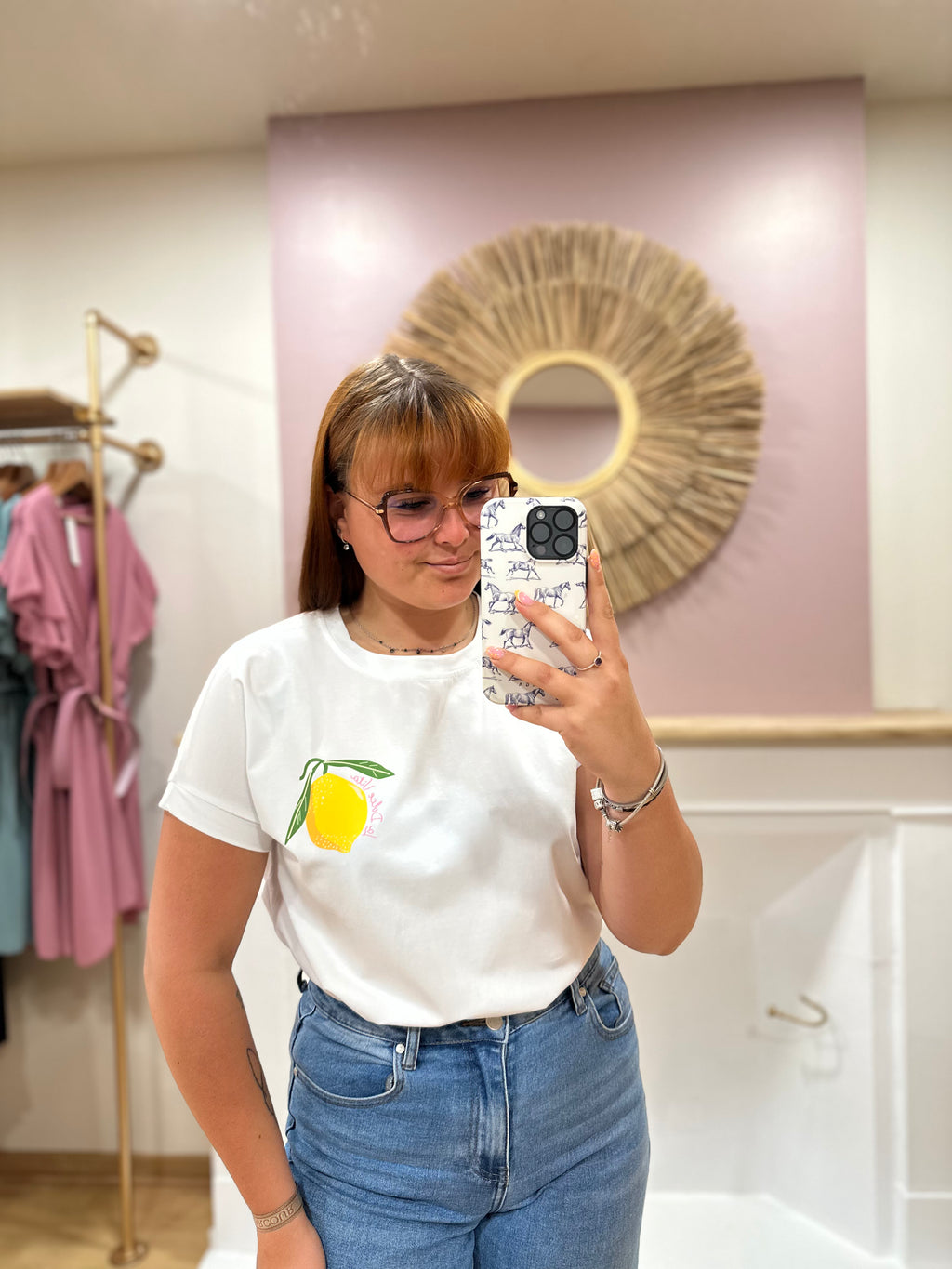 Tee-shirt blanc femme – Motif citron La Dolce Vita rose – Coupe droite – Issyma – Miss Caprice