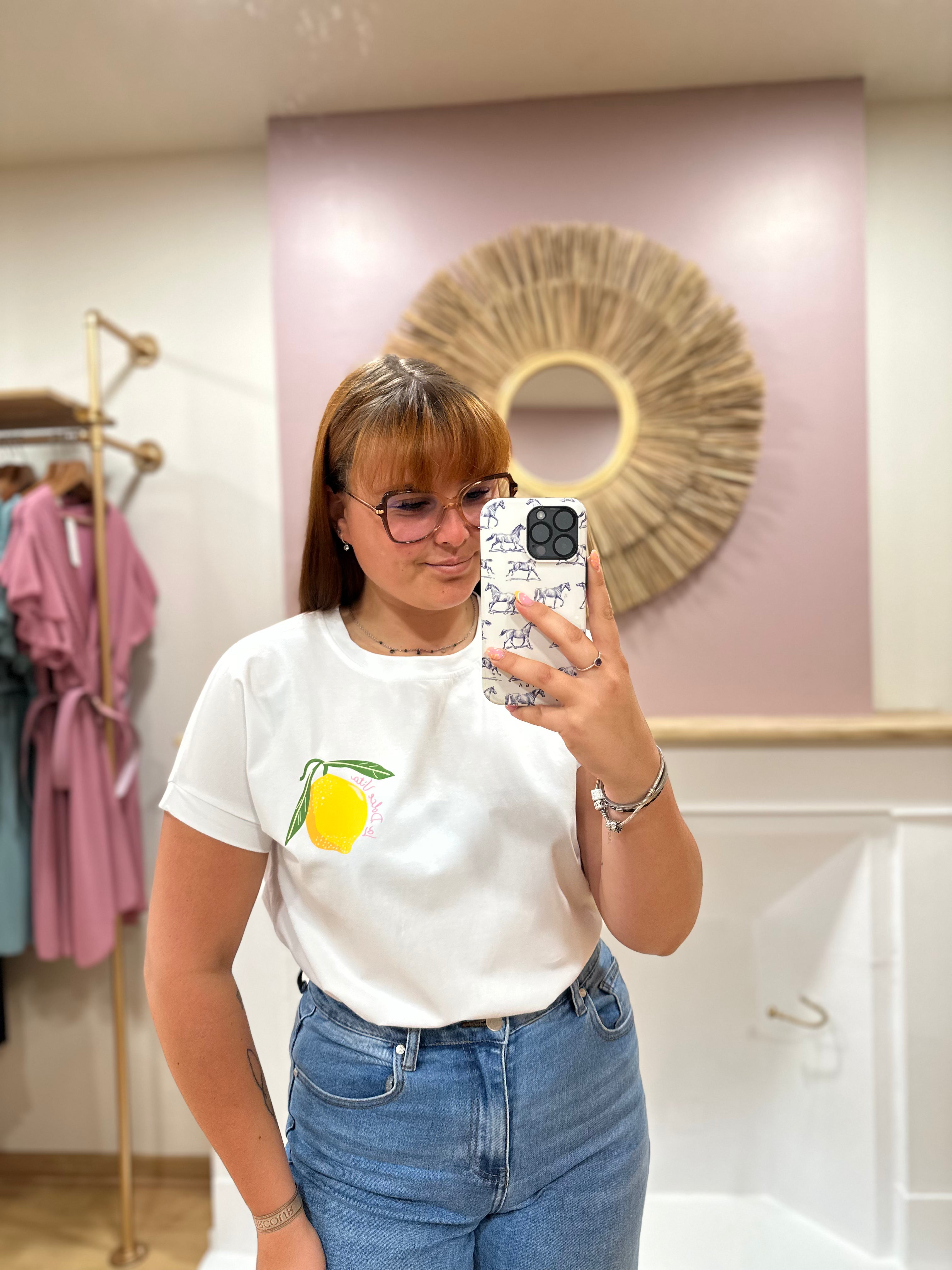 Tee-shirt blanc femme – Motif citron La Dolce Vita rose – Coupe droite – Issyma – Miss Caprice