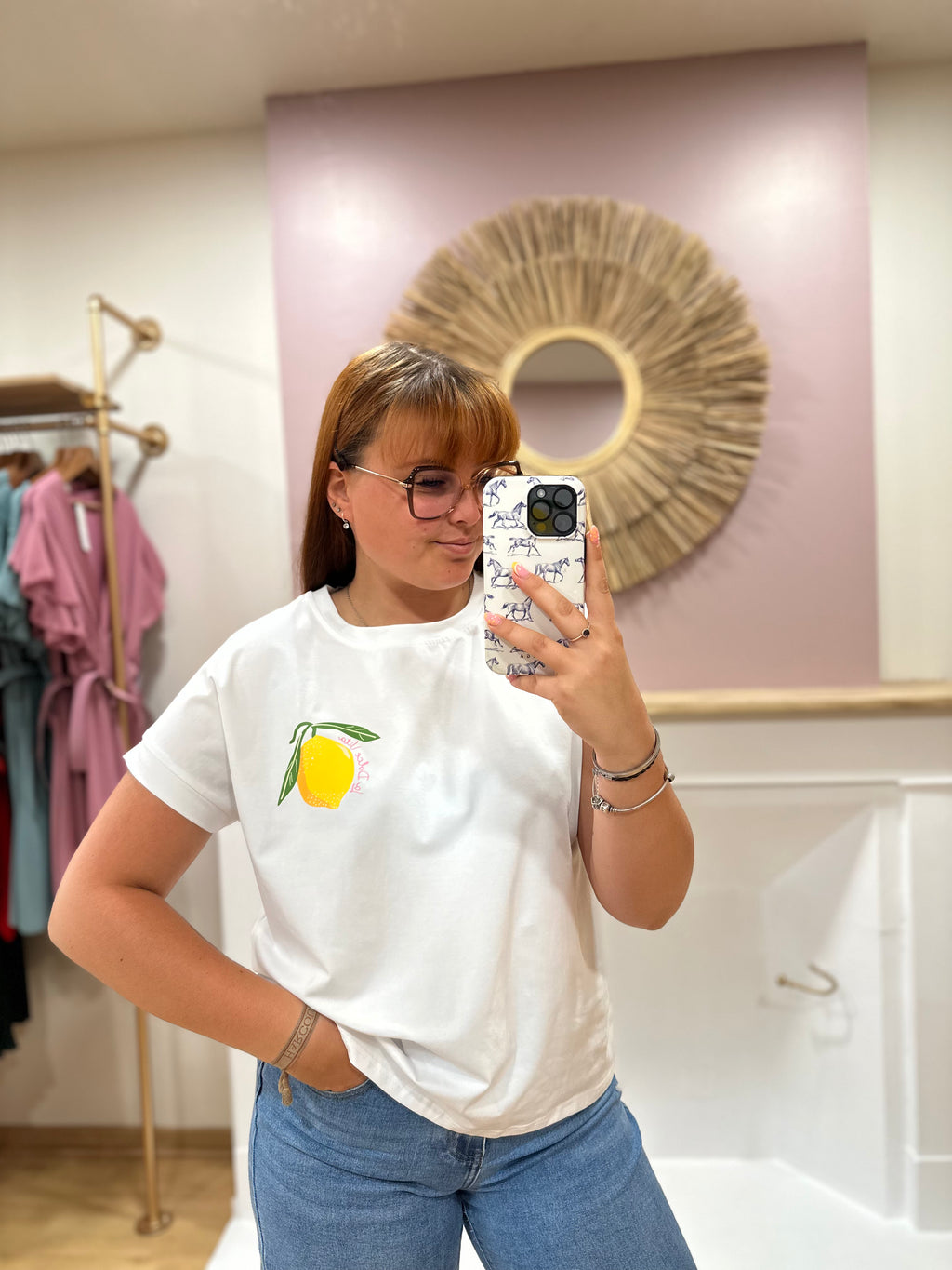 Tee-shirt blanc femme – Motif citron La Dolce Vita rose – Coupe droite – Issyma – Miss Caprice