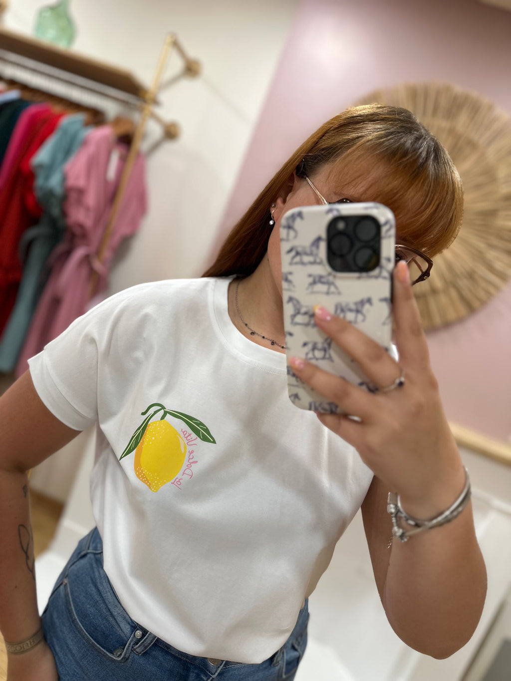 Tee-shirt blanc femme – Motif citron La Dolce Vita rose – Coupe droite – Issyma – Miss Caprice