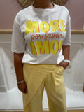 Tee-shirt blanc femme – Inscription More Amore Por Favor jaune – Coupe droite – Enoioy – Miss Caprice