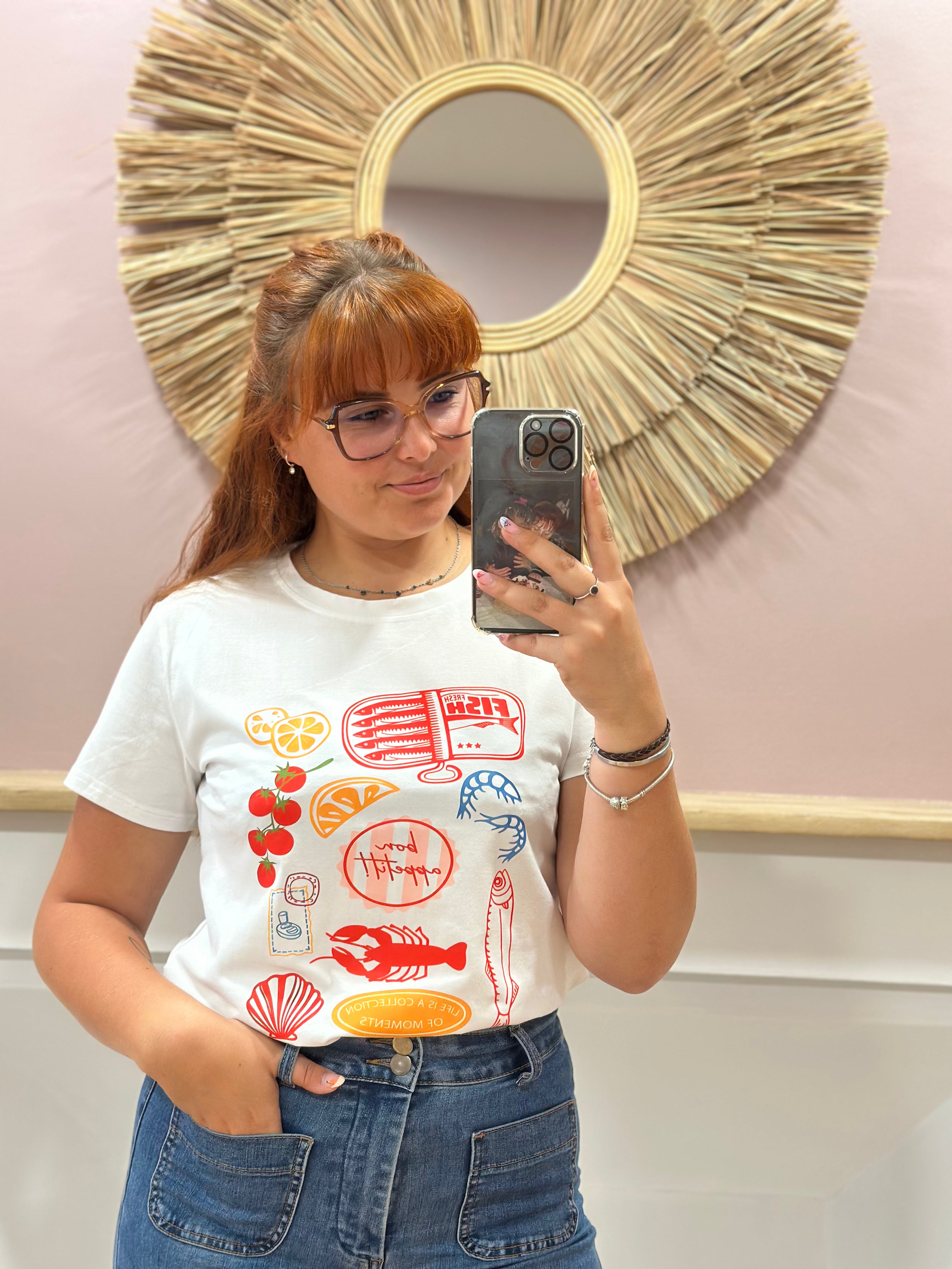 Tee-shirt blanc femme à motif sardine, homard, tomate et fruits de mer colorés – Rosydays – Miss Caprice