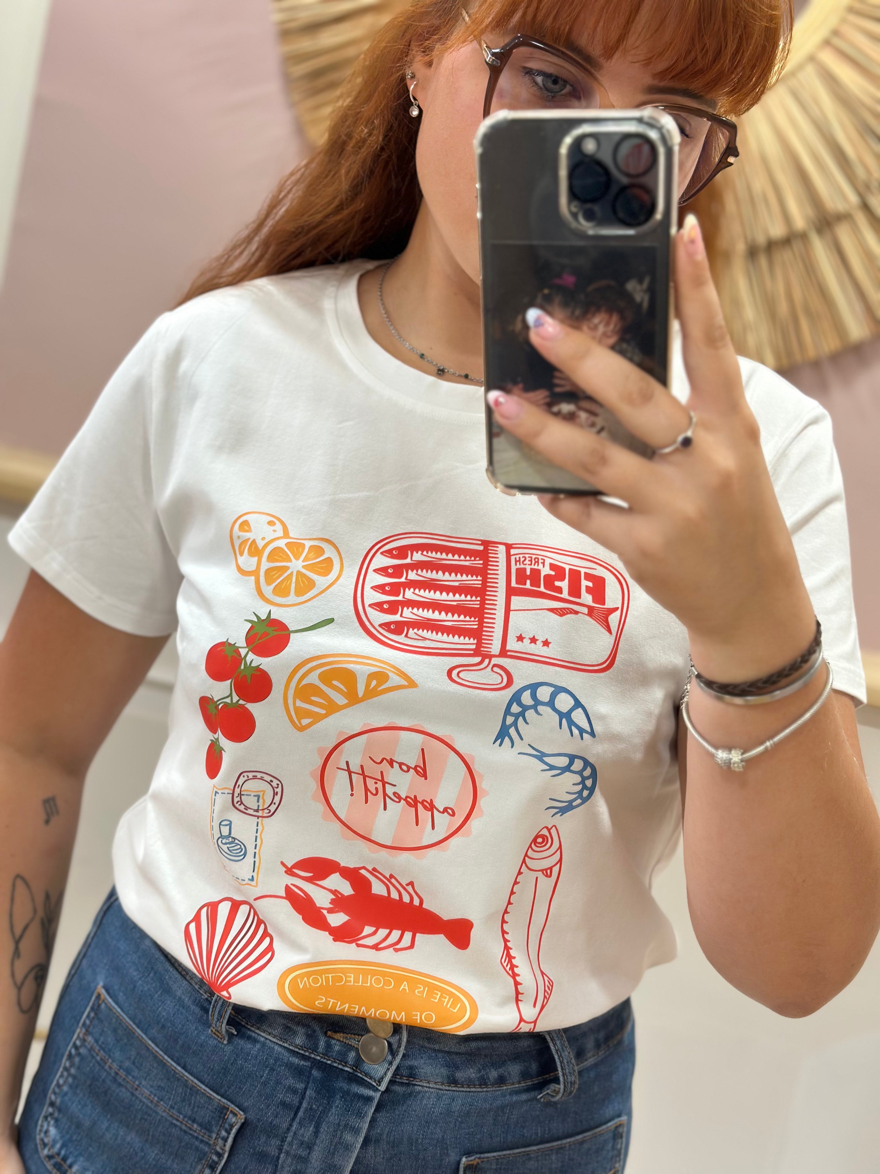 Tee-shirt blanc femme à motif sardine, homard, tomate et fruits de mer colorés – Rosydays – Miss Caprice