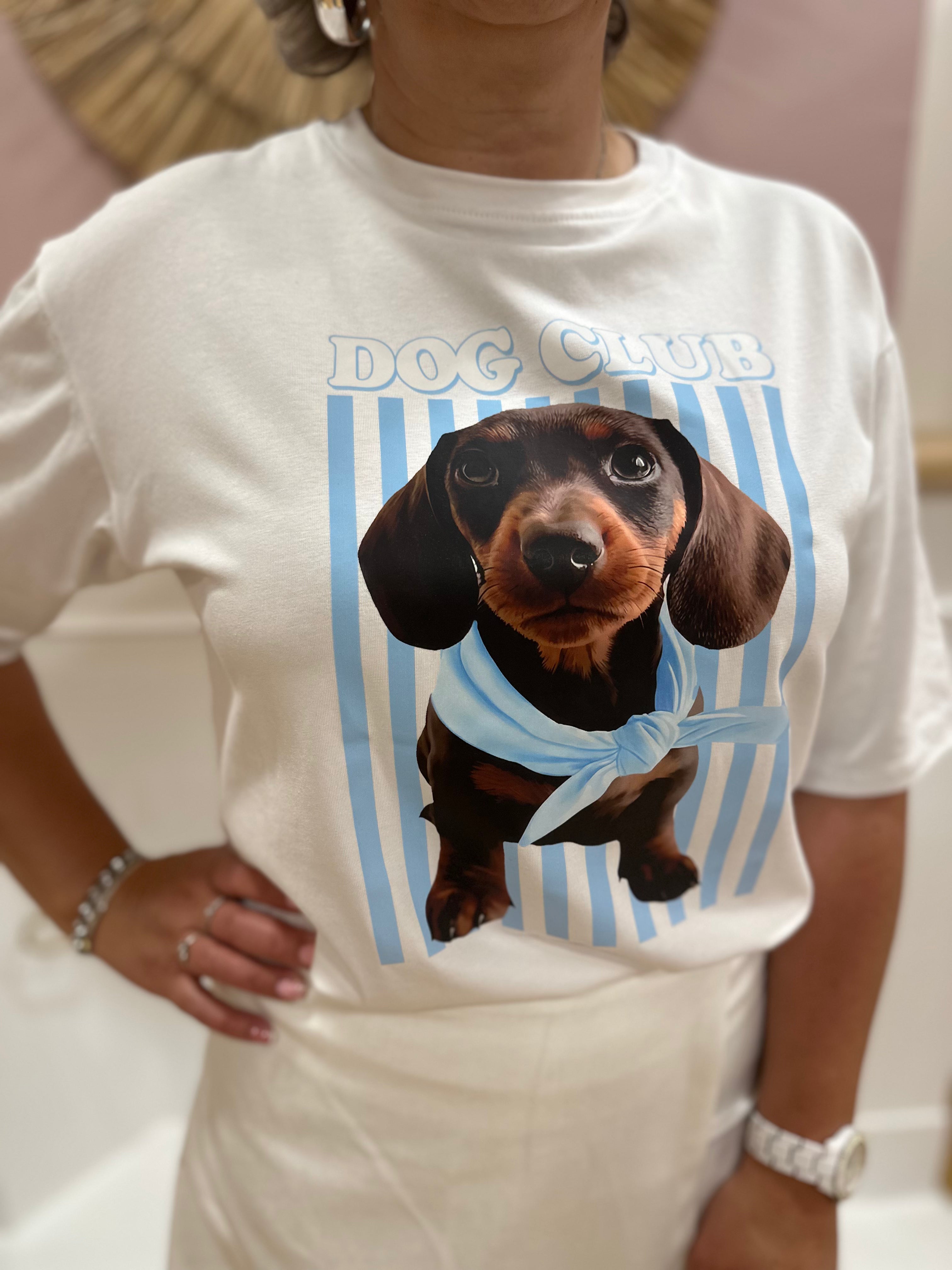 Tee-shirt blanc femme – Motif teckel Dog Club – Bleu ciel – Coupe droite – Enoioy – Miss Caprice