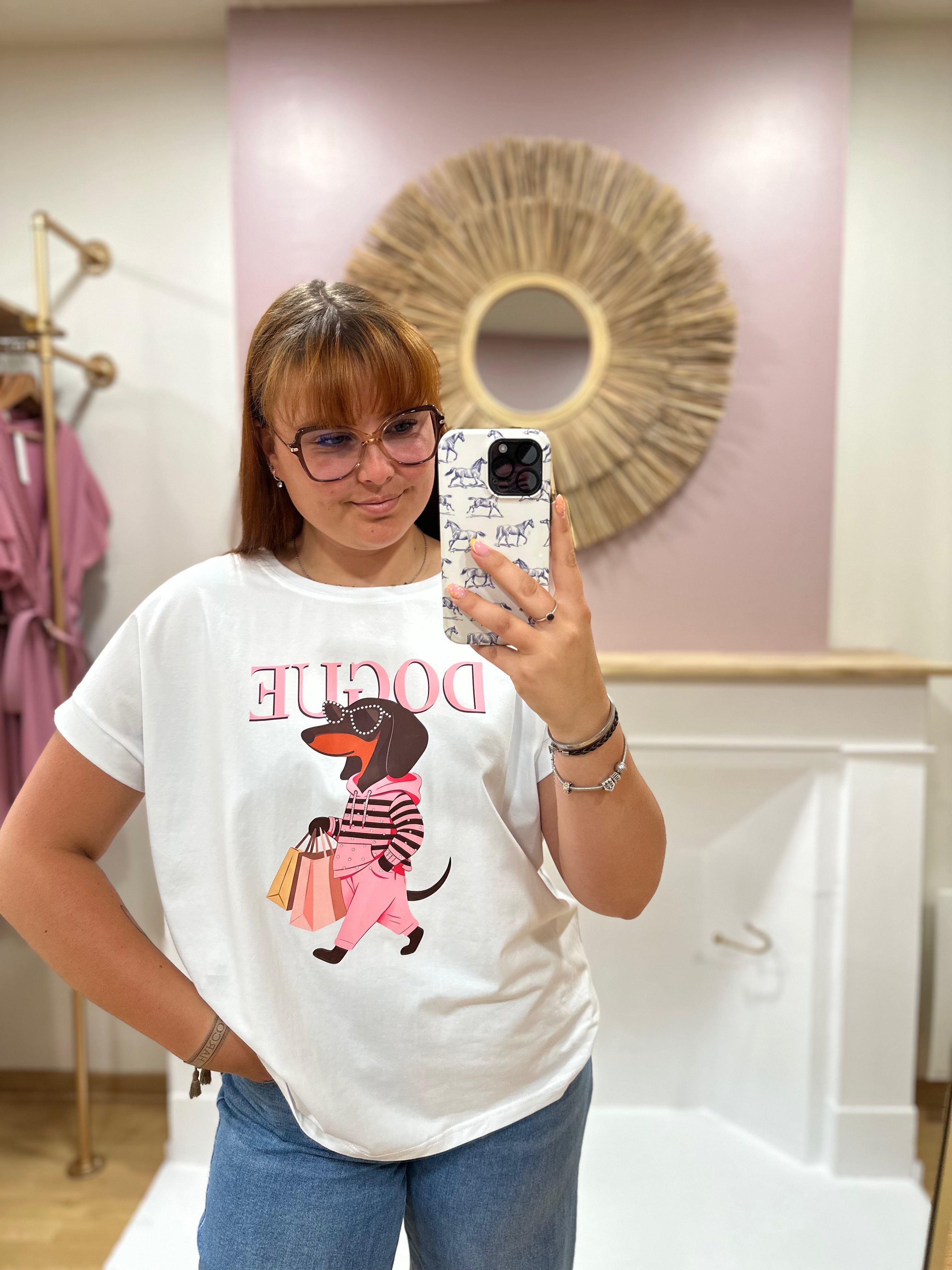 Tee-shirt blanc femme – Motif teckel DOGUE rose – Coupe droite – Issyma – Miss Caprice