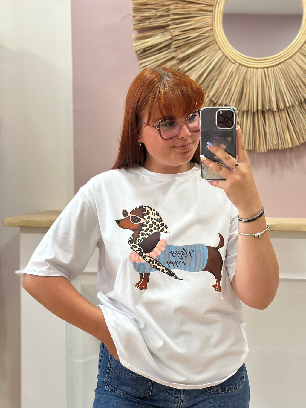 Tee-shirt blanc femme motif teckel Happy Puppy avec bandana léopard et pull rayé – Estée Made in Italy – Miss Caprice