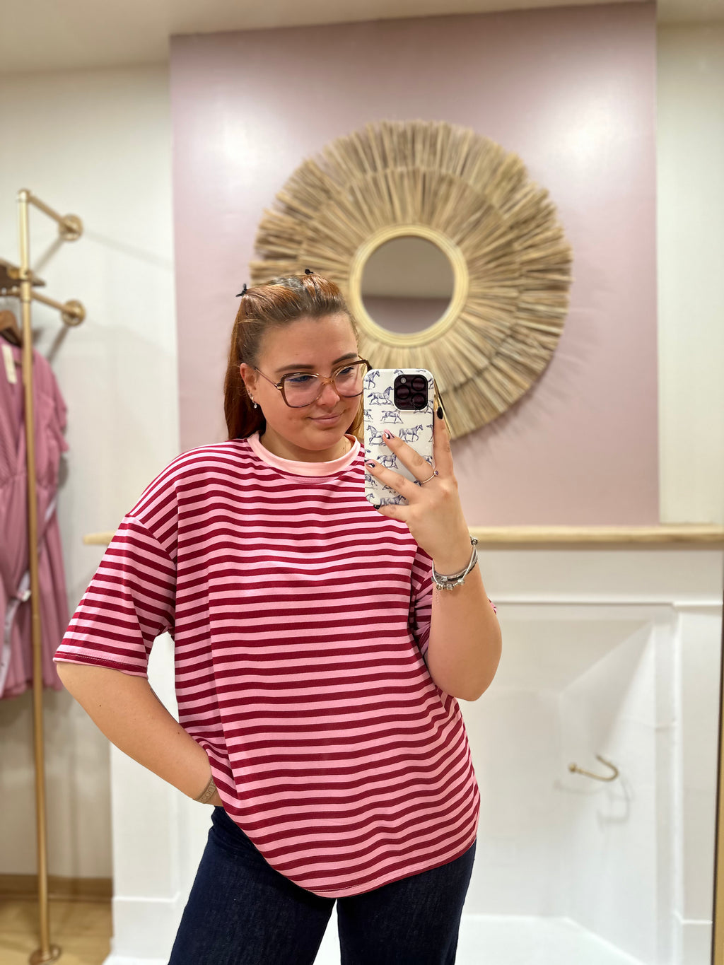 Tee-shirt marinière bordeaux et rose femme – Col rond rose – Rayures – Coupe classique – J&L – Miss Caprice