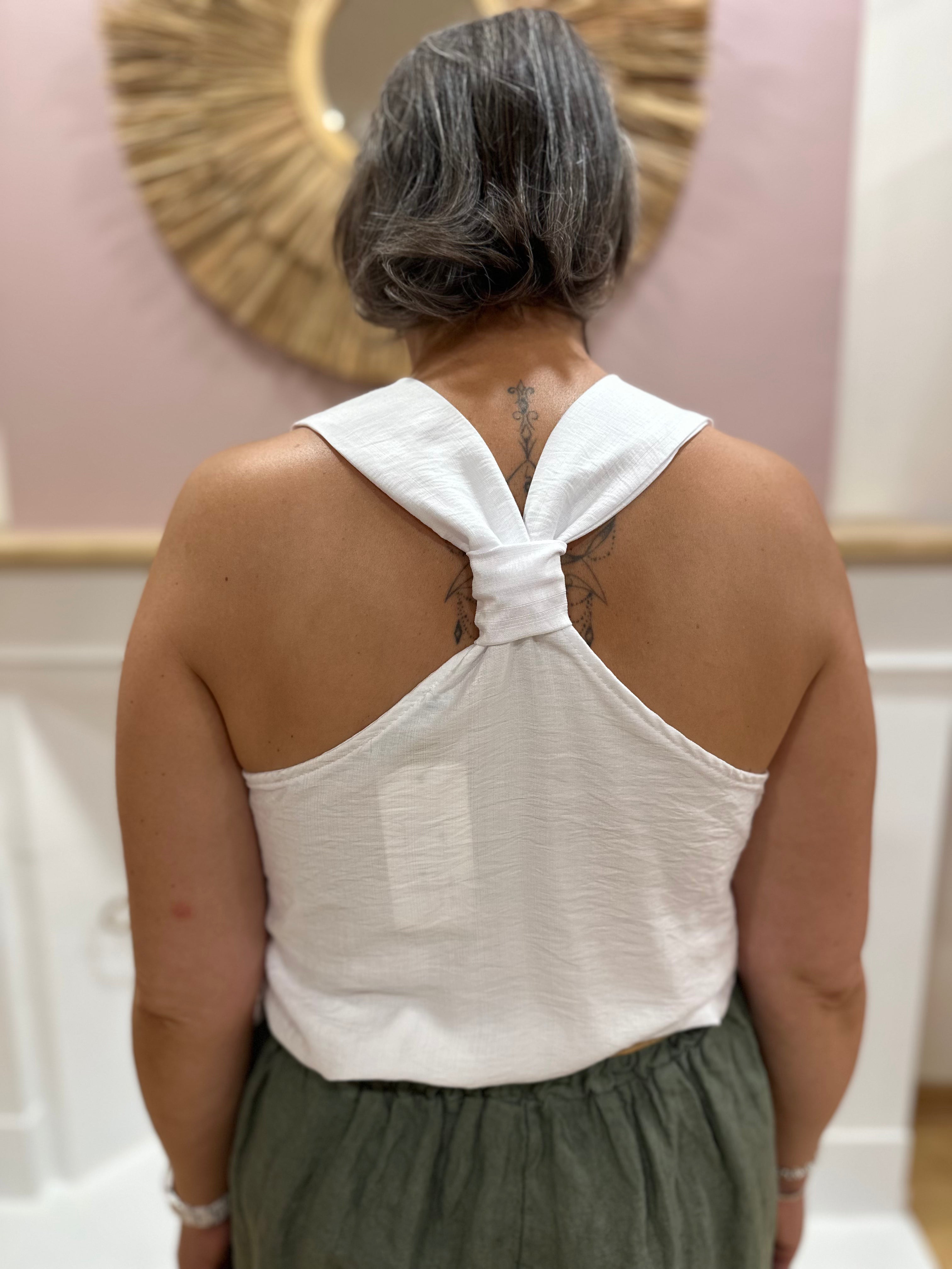 Top blanc femme à bretelles épaisses avec col V et coupe fluide – Issyma Made in Italy – Miss Caprice