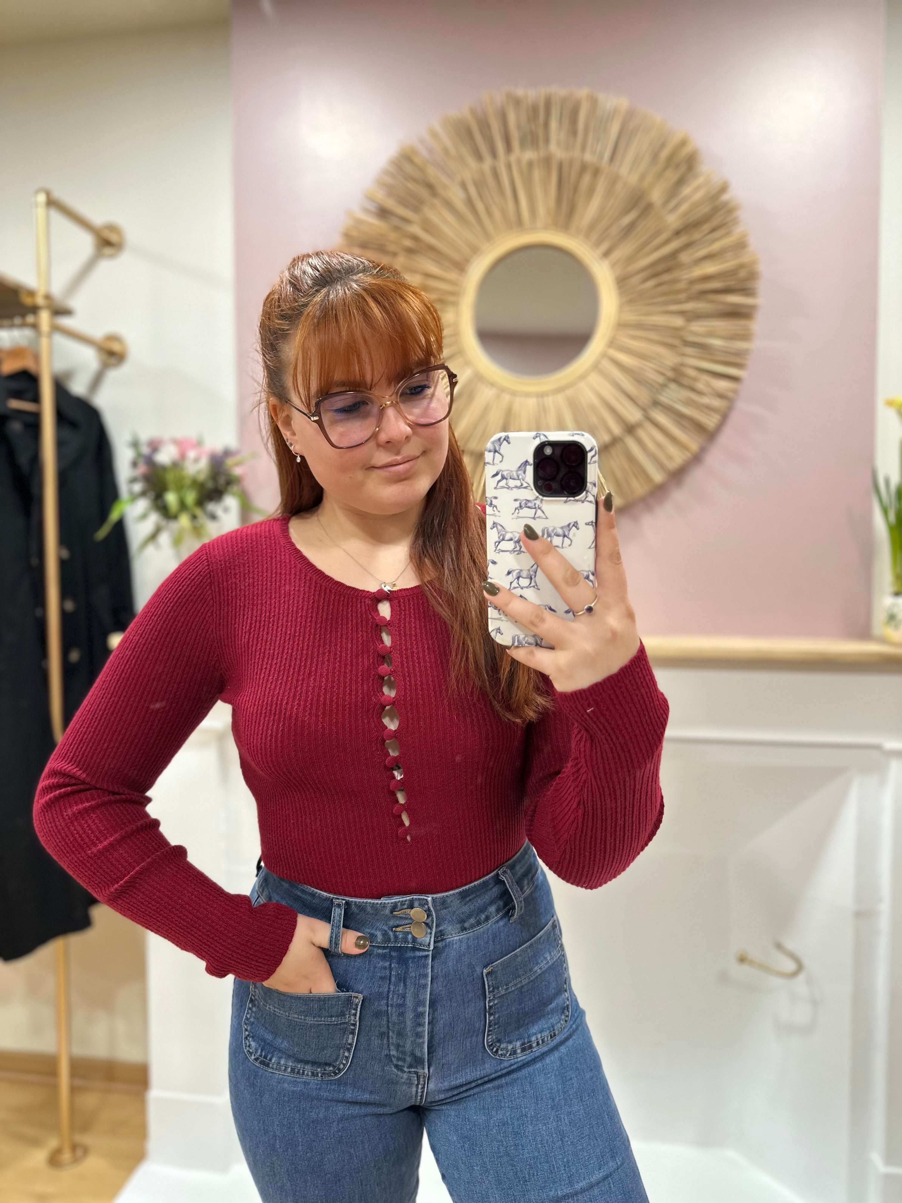 Top femme manches longues bordeaux côtelé avec boutons décolleté – Nathael Paris – Miss Caprice