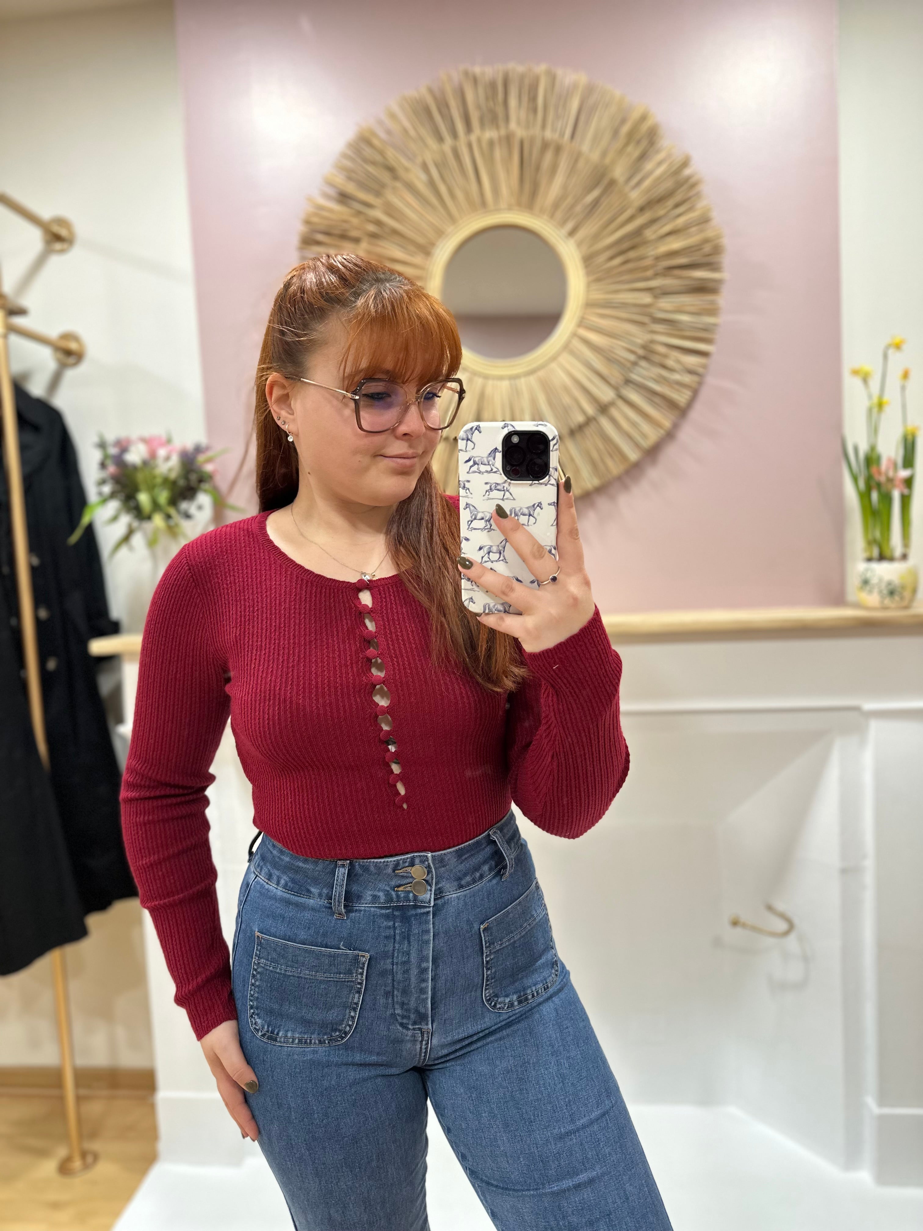 Top femme manches longues bordeaux côtelé avec boutons décolleté – Nathael Paris – Miss Caprice