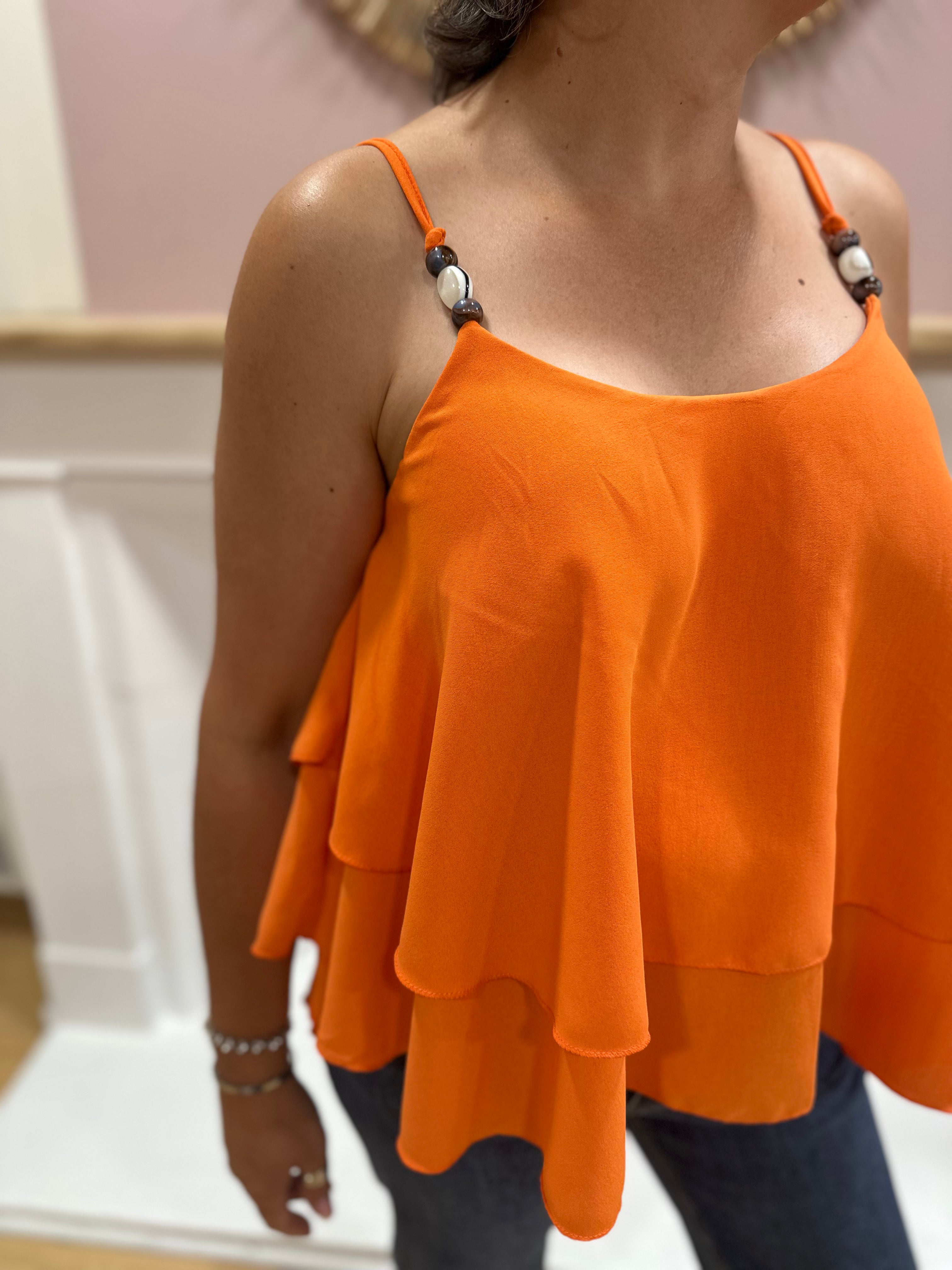 Top fluide orange femme à fines bretelles perlées et double volant – QI Made in Italy – Miss Caprice