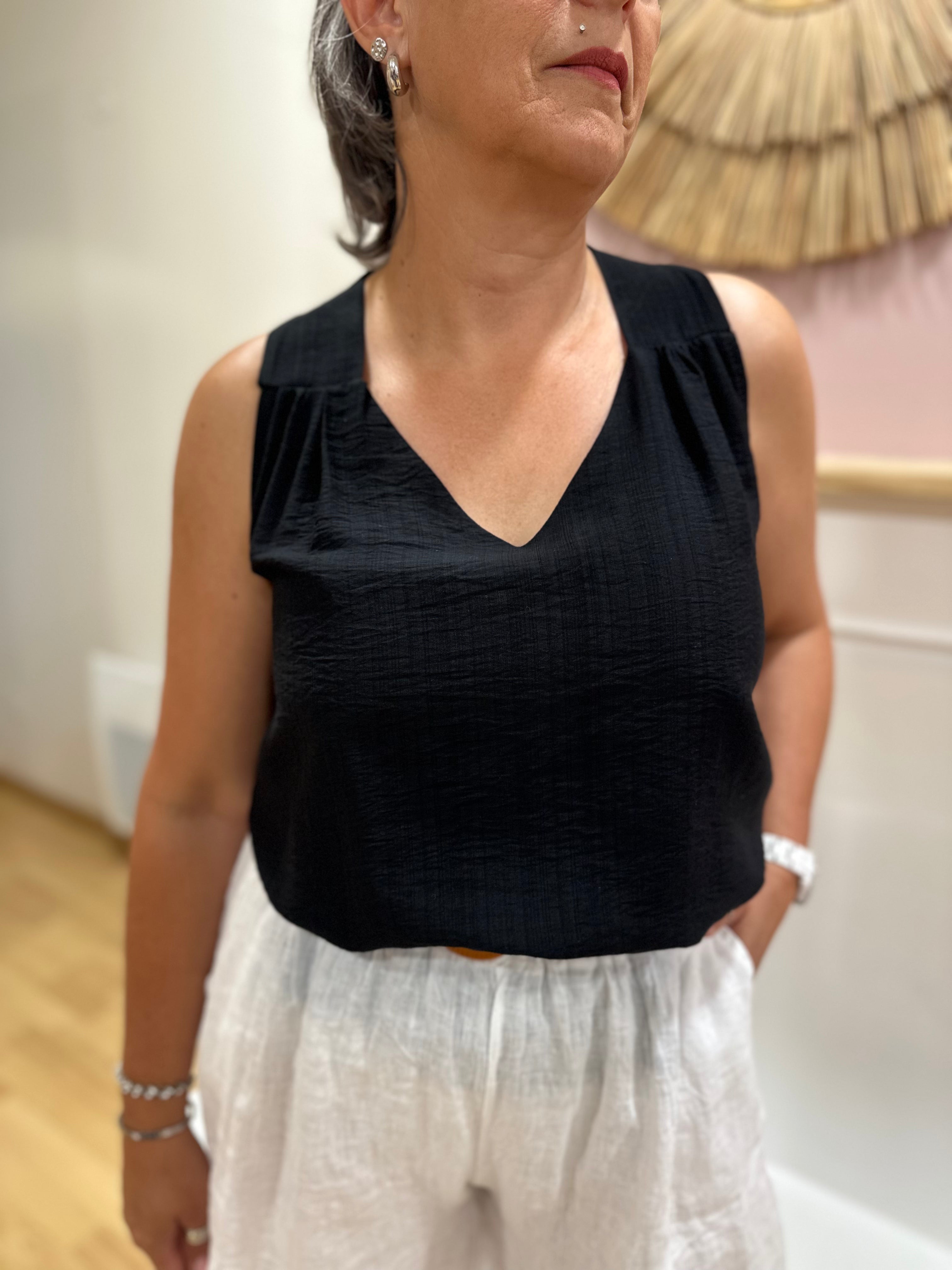 Top noir femme à bretelles épaisses avec col V et coupe fluide – Issyma Made in Italy – Miss Caprice