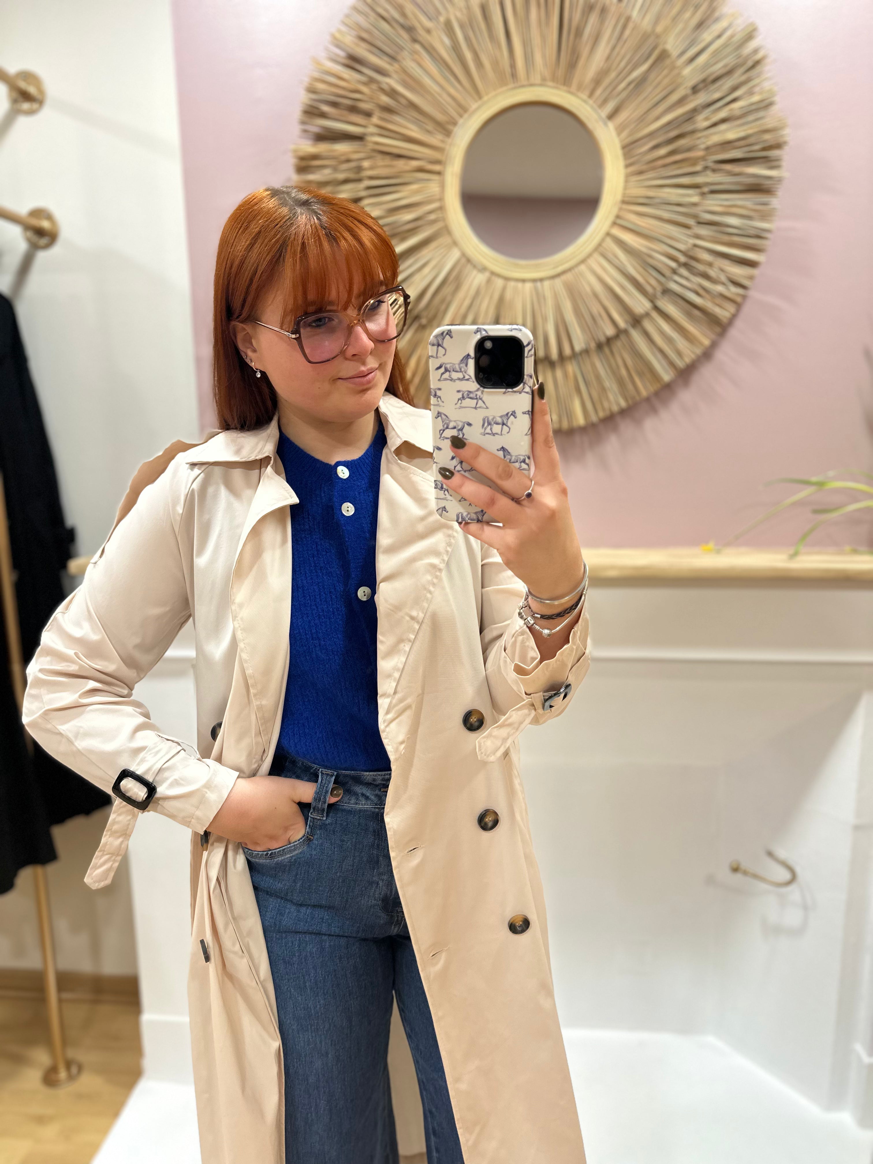 Trench femme beige long coupe droite col V – Amy & Clo – Miss Caprice