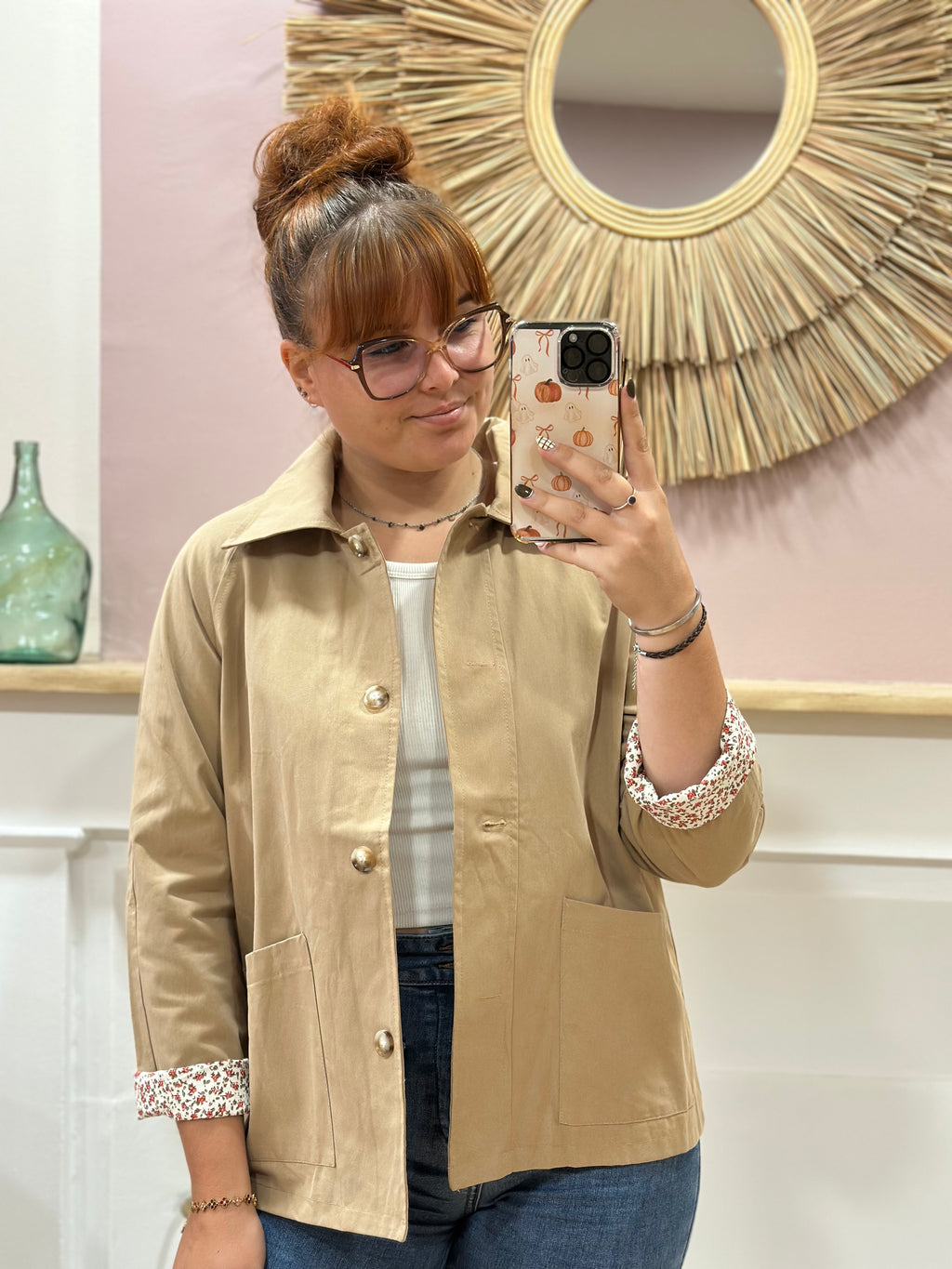 Veste mi-saison beige foncé femme avec doublure fleurie rose et boutons effet écaille – In April 1986 – Miss Caprice