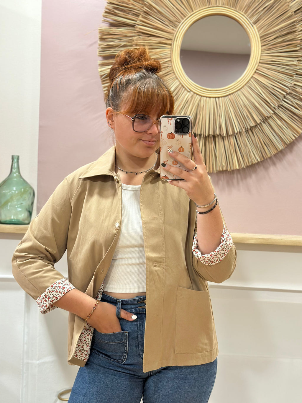 Veste mi-saison beige foncé femme avec doublure fleurie rose et boutons effet écaille – In April 1986 – Miss Caprice