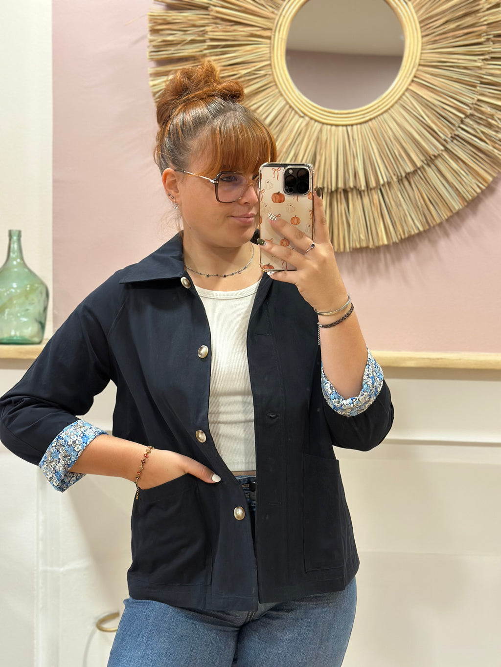 Veste mi-saison bleu marine femme avec doublure fleurie bleue et boutons effet écaille – In April 1986 – Miss Caprice